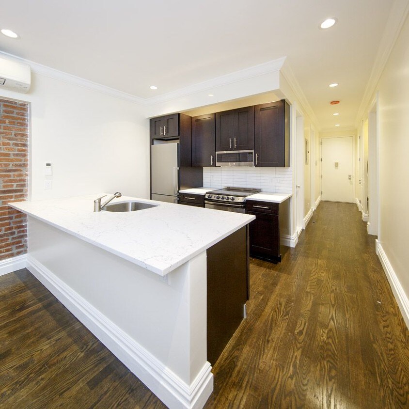 Foto principal - 360 E 14th St
