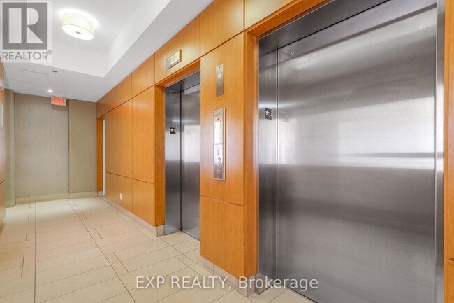 Building Photo - 840 Queens Plate Dr