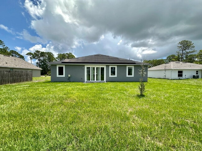 Building Photo - SHARING A BEAUTIFUL LARGE HOME