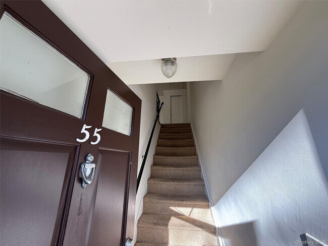 Foto del edificio - 55 Pinebrook Pl