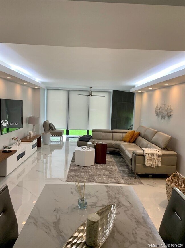 Foto del edificio - 16175 Golf Club Rd
