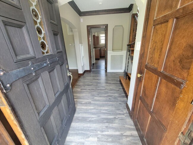 Foto del edificio - 1924 Burbank Dr