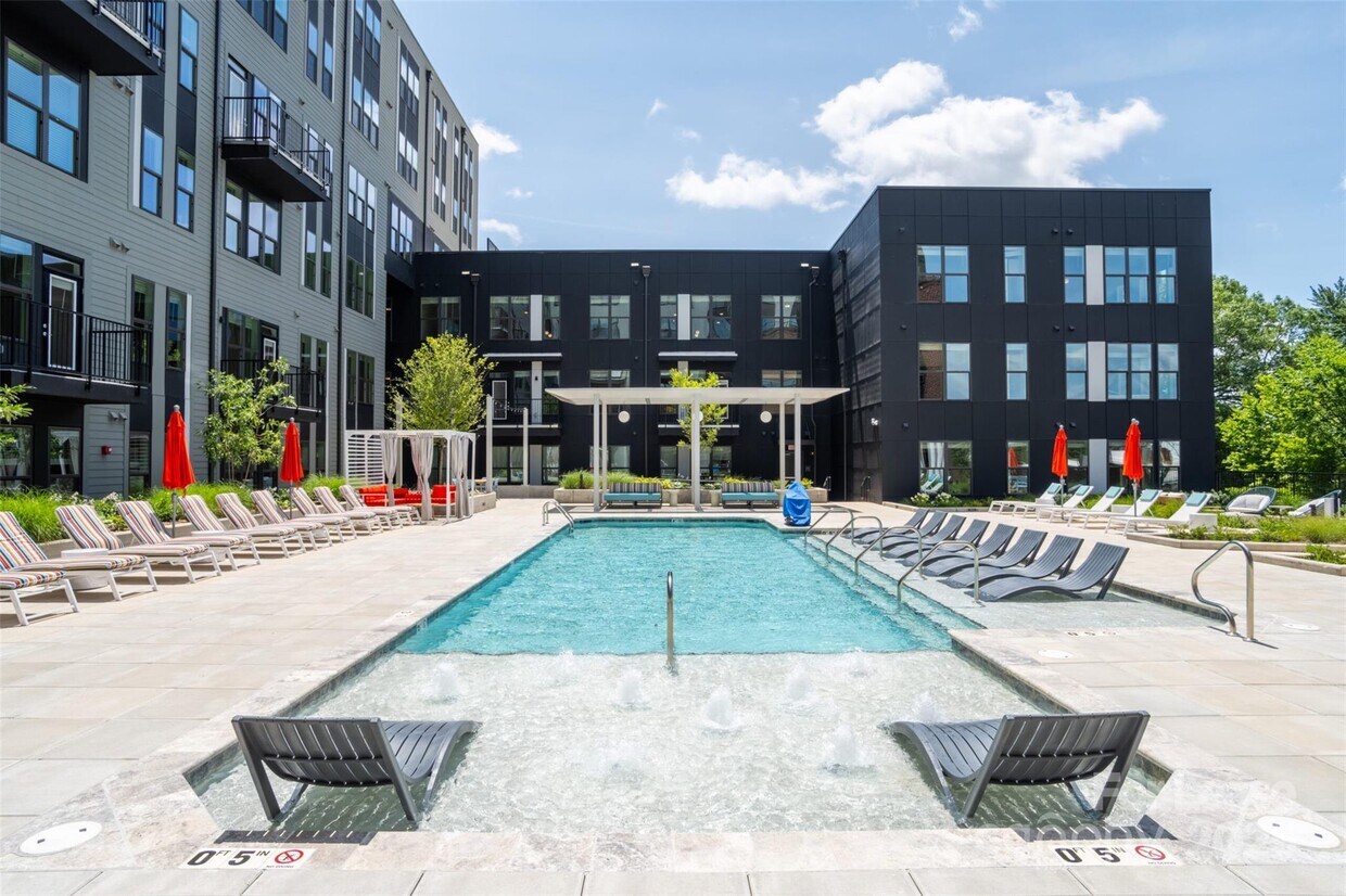 Foto principal - 3305 South Blvd