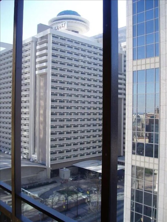 Foto del edificio - 300 Peachtree St