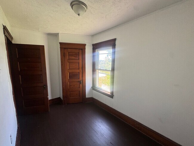 Foto del edificio - 2958 E 71st St