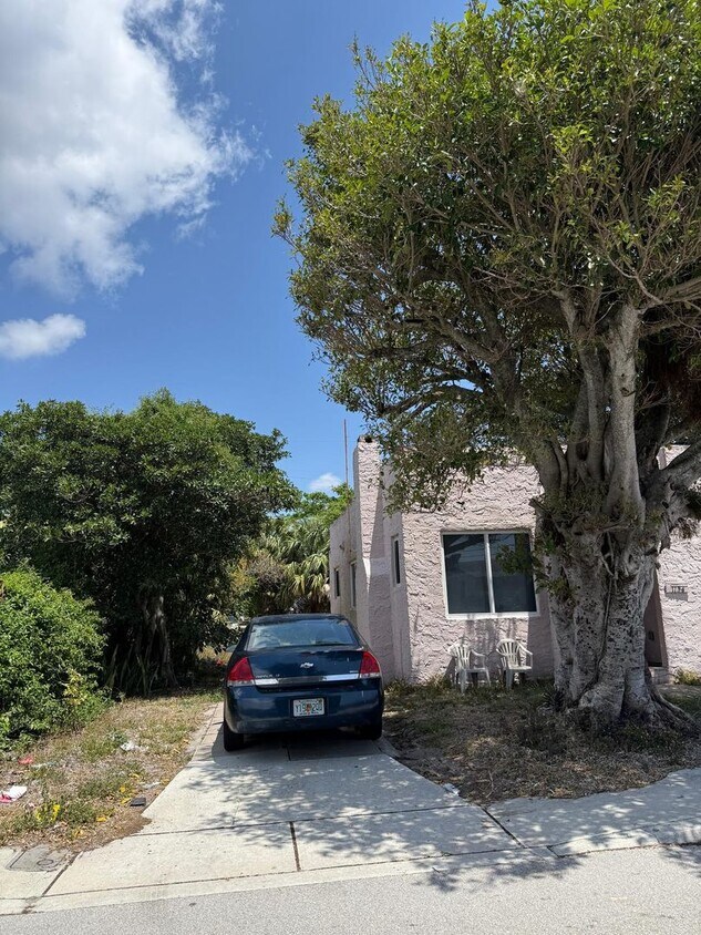 Building Photo - Great large House