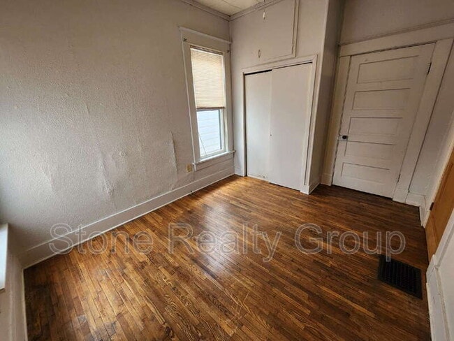 Foto del edificio - 1021 S 18th St