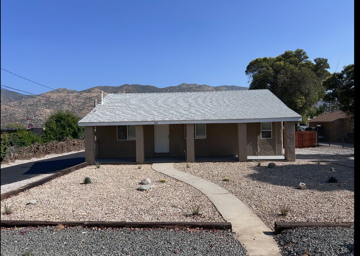 Foto principal - 180 E Barbour St