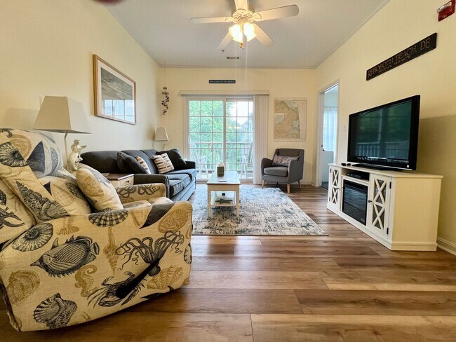 Foto del edificio - ADORABLE 2 BR, 2 BA CONDO - FURNISHED OR U...