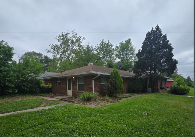 Foto del edificio - Two Bedroom Duplex Located on Eastside by 38th St and Emerson Ave