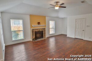 Foto del edificio - 16714 Summer Creek Dr