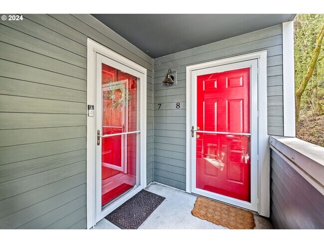 Building Photo - **$500 OFF FIRST FULL MONTHS RENT** Most U...