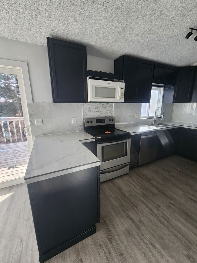 Foto del edificio - Rustic Hills Beauty- Remodeled 3 Bed, 2 Car