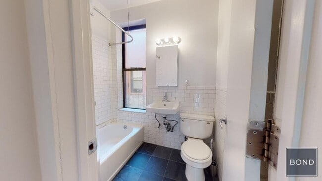 Building Photo - 312 E 91st St