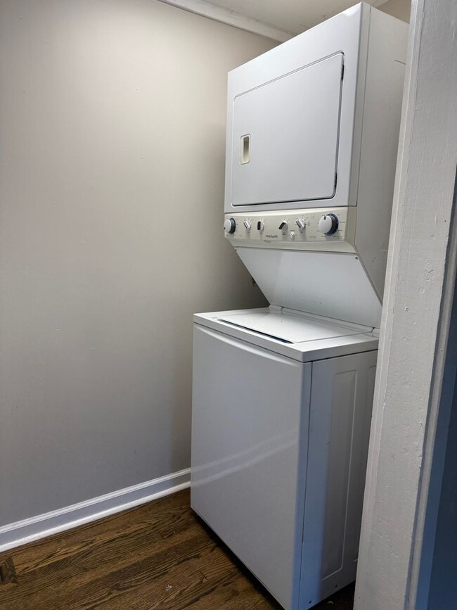 Building Photo - Cute 1 bedroom Cottage