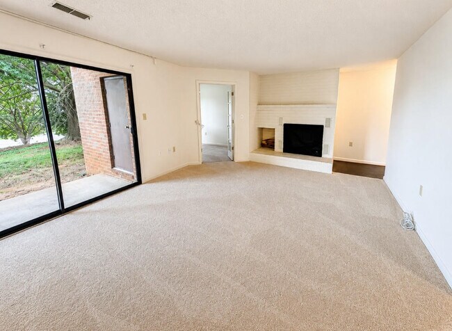 Foto del edificio - 122 Turtle Creek Rd