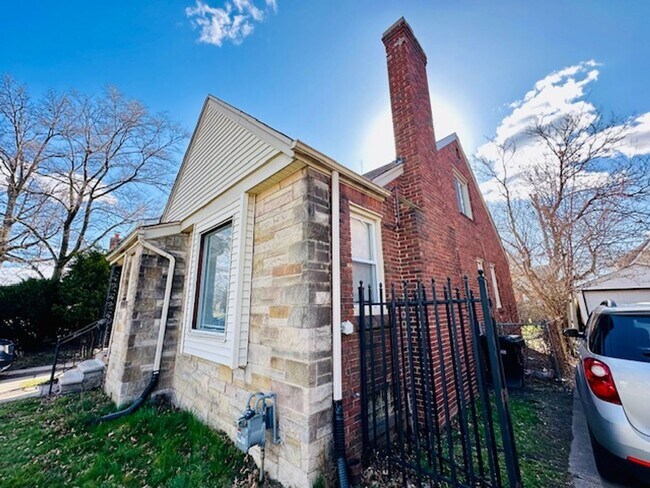 Building Photo - 3 Bedroom 1 Bath Home For LEASE Section 8 ...