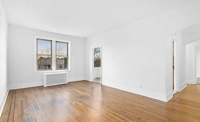 Building Photo - The bright and well proportioned living ro...