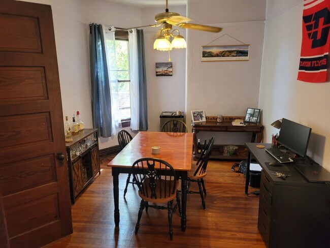 Foto del edificio - 1705 Edenside Ave