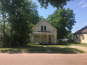 Building Photo - 617 E Hanson Ave