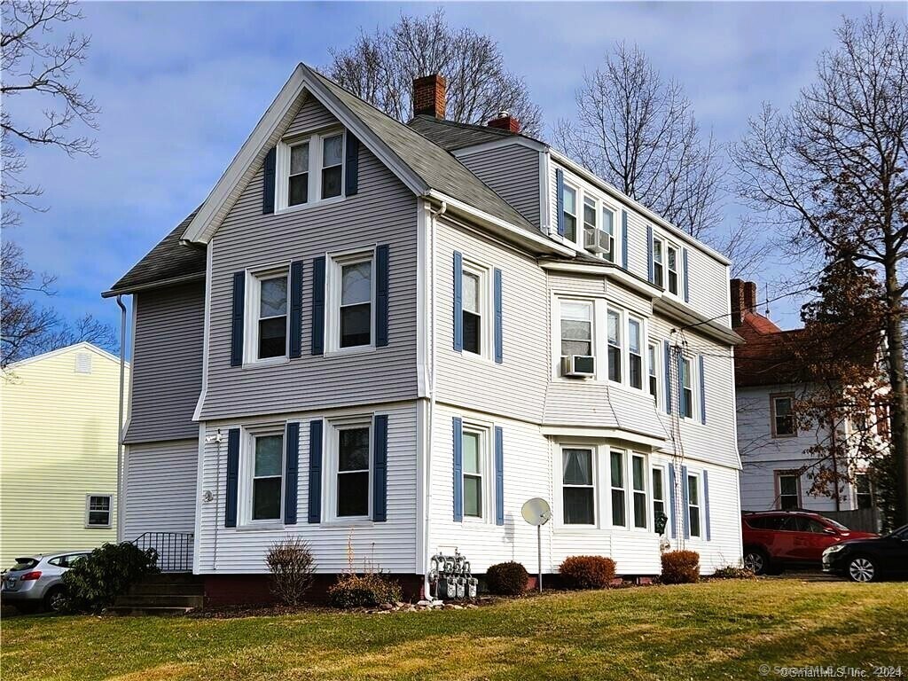 82 Chestnut St Unit 1st Floor, Manchester, CT 06040 Room for Rent in
