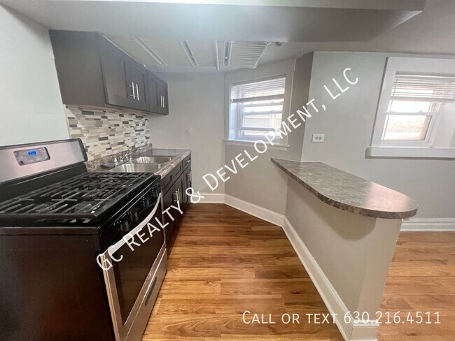 Foto del edificio - 5410 W Berteau Ave