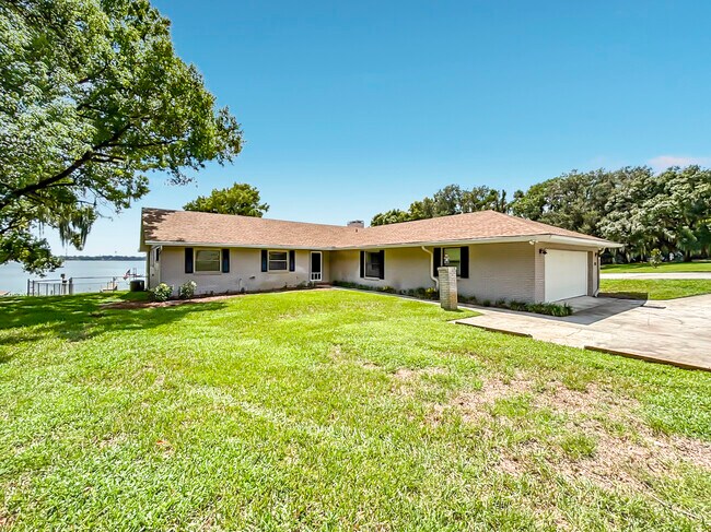 Foto del edificio - 2720 Crystal Beach Rd