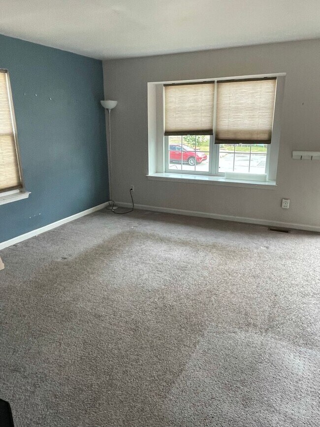 Building Photo - Middletown Townhouse