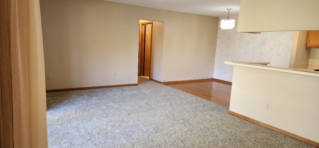 Building Photo - 49435 Richmond Ct