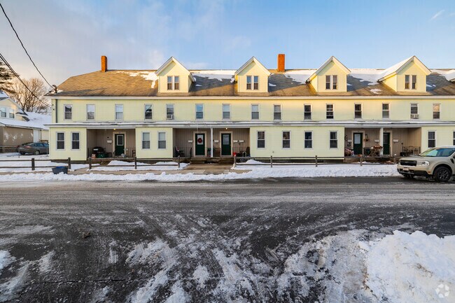 Entrance - 18-30 Gillis St