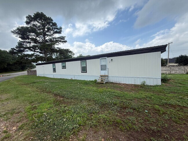 Building Photo - 215 Hwy 290