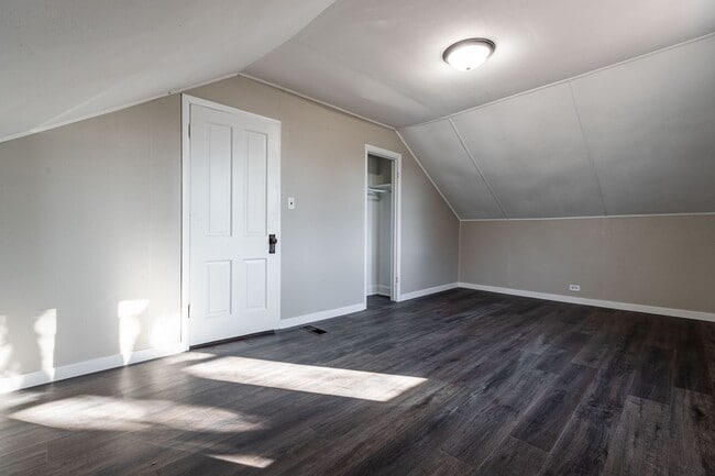 Building Photo - 3 Bedroom House