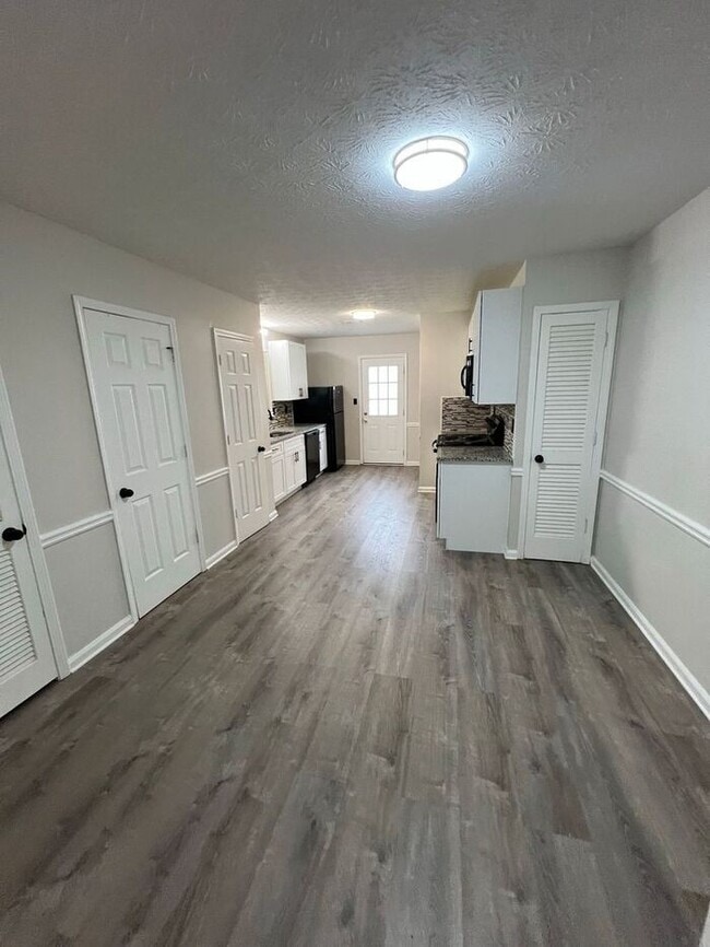 Building Photo - Beautifully Renovated 2 bedroom 2 bath duplex in Lawrenceville!