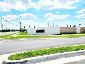 Building Photo - 1408 Petri Dr