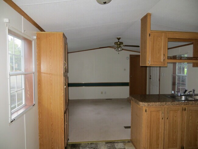 Building Photo - 22 Midway Mobile Vlg