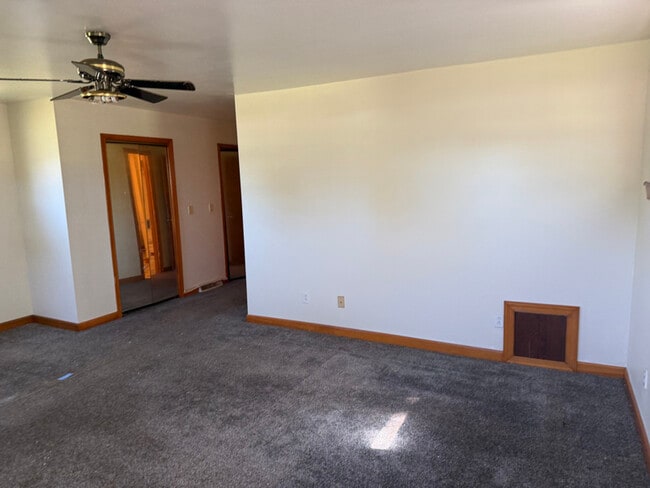 Building Photo - 205 South End Rd