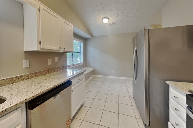 Foto del edificio - 815 Riverstone Ln