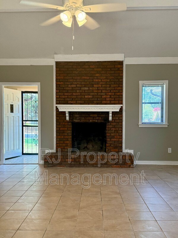 Foto del edificio - 4521 Stony Point Dr