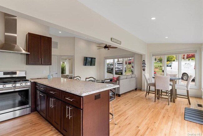 Foto del edificio - 73 W Tiana Rd