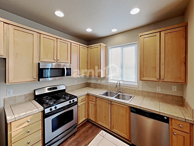 Building Photo - 1342 Alpine Lakes Street