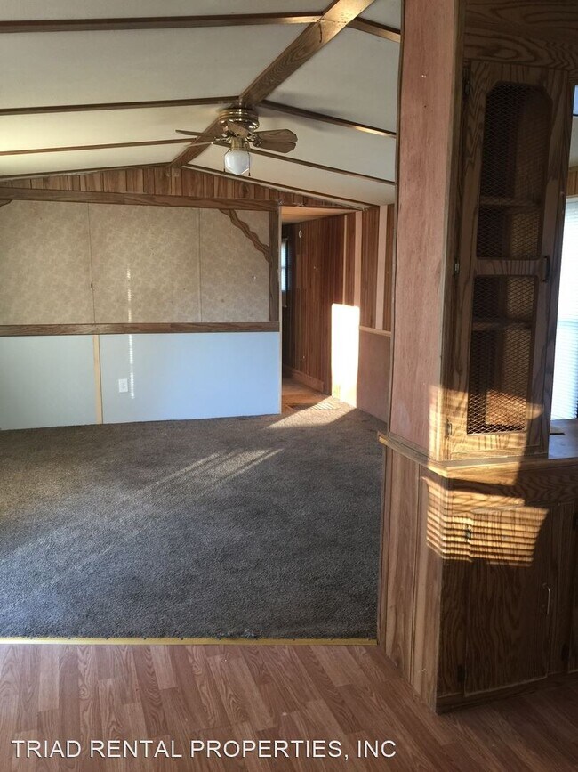 Building Photo - 3 br, 1 bath House - 881 JASPER ROAD