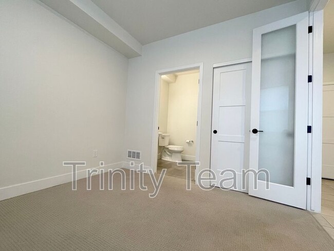 Building Photo - 4100 E Iliff Ave