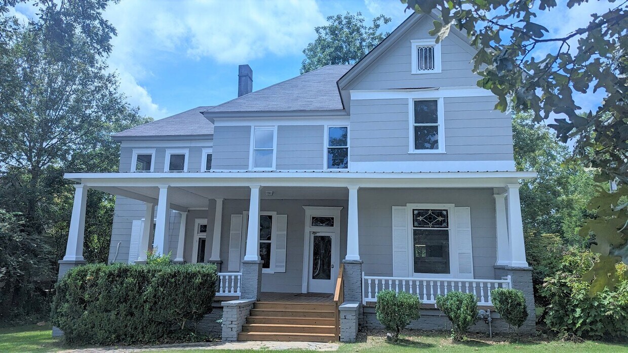 109 Ben Hill St Unit Apt 1, LaGrange, GA 30240 Room for Rent in