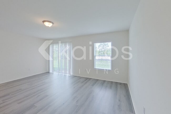 Building Photo - 1128 Hayes Ave S