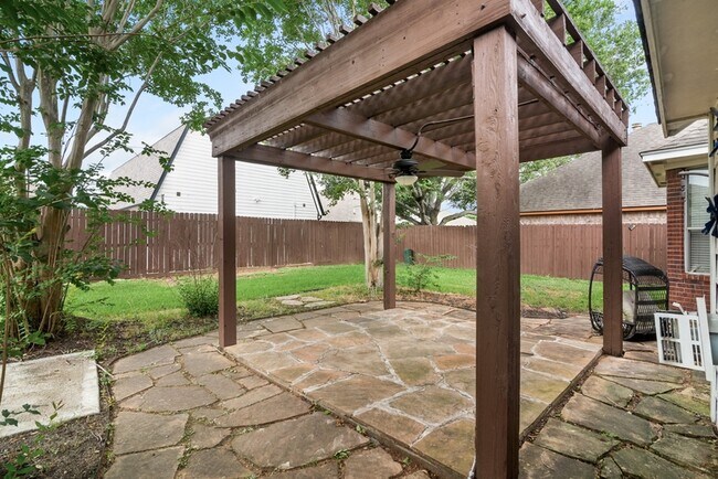 Building Photo - 23106 Willow Canyon Dr