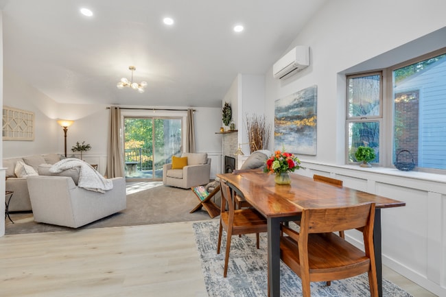 Building Photo - 1200 NE Territorial Rd