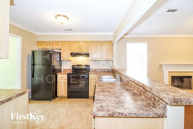 Building Photo - 8930 Lake Springs Cove