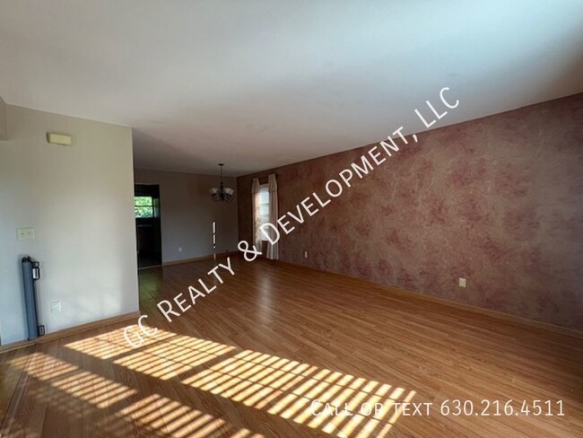 Building Photo - *** AURORA 4 BDRM - 2.5 BTH / FIN BSMT /EA...