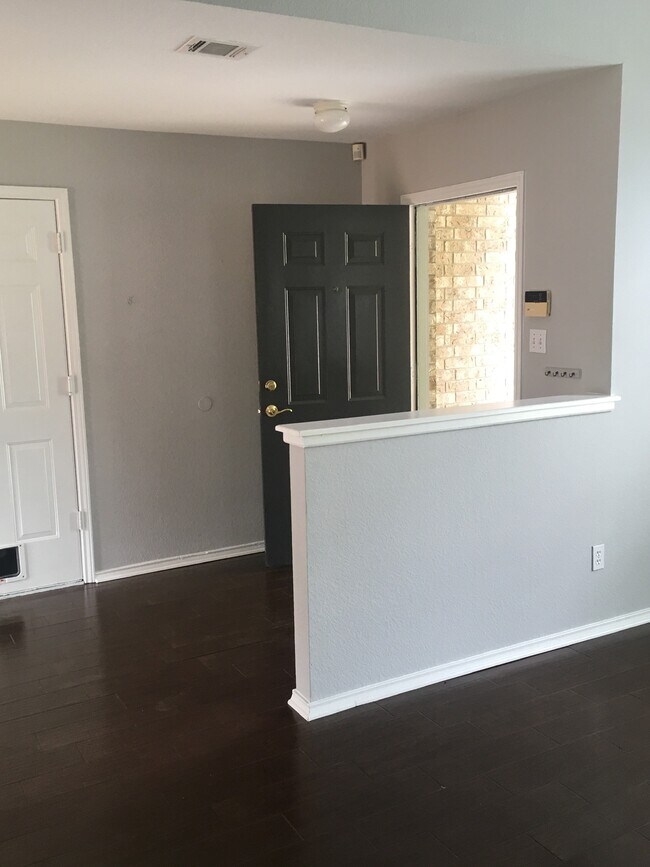 Foto del edificio - 1766 Windy Park Cir