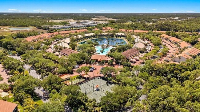 Foto del edificio - 2202 Hidden Lake Dr